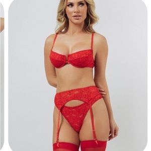 Kilo Brava NWT red lace 3 piece set  Underwire bra, garter belt, thong